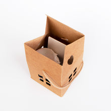 Laden Sie das Bild in den Galerie-Viewer, Präsent Häuschen