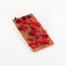 Laden Sie das Bild in den Galerie-Viewer, Schokolade mit roten Beeren